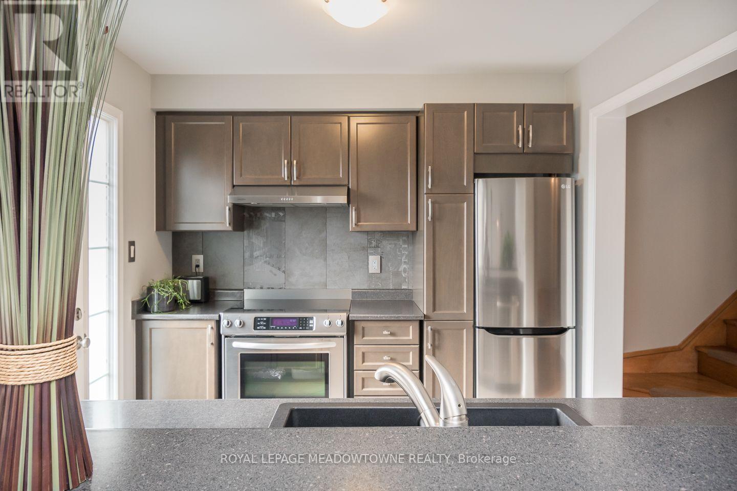 219 Septimus Heights, Milton, ON photo 4