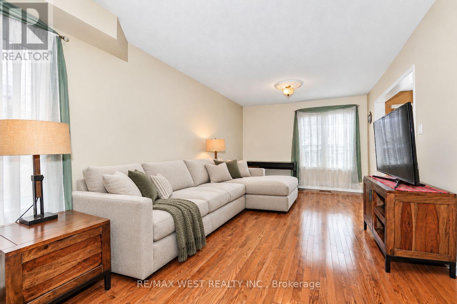 277 QUEEN MARY Drive, Brampton, ON photo 2
