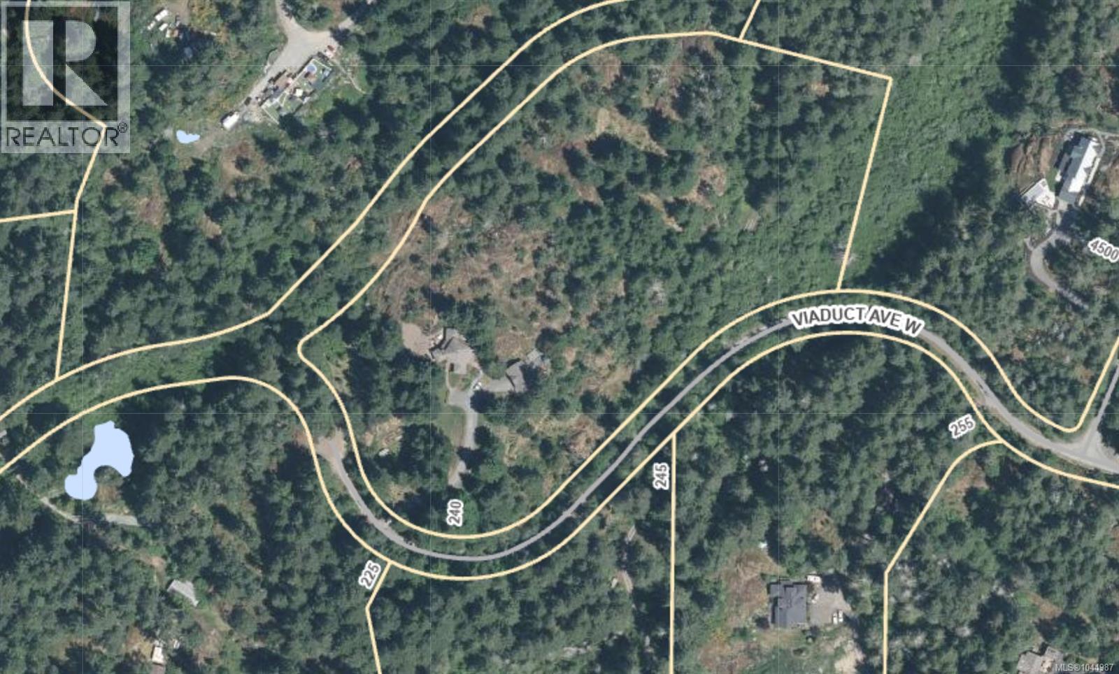  240 Viaduct Avenue West, Saanich