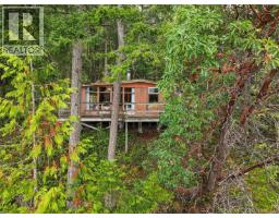 707 Wilks Rd, Mayne Island, BC V0N2J1 Photo 11