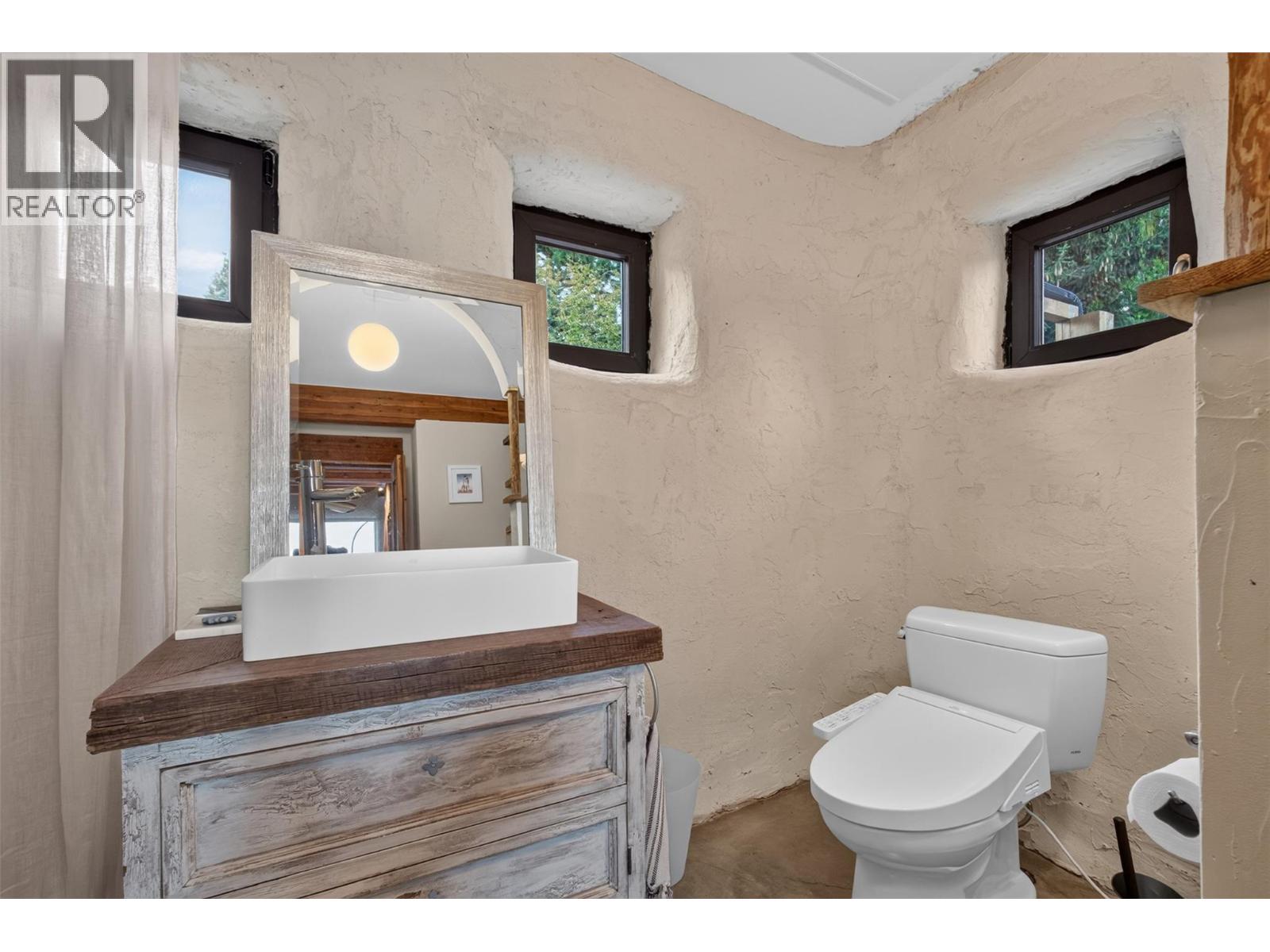6226 Sanderson Avenue, Peachland