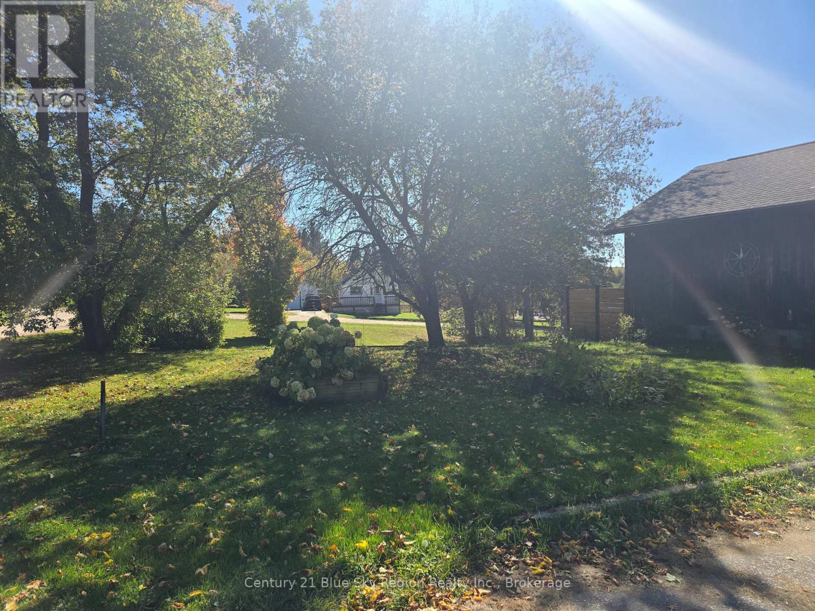 203 Labrecque Street — photo 8