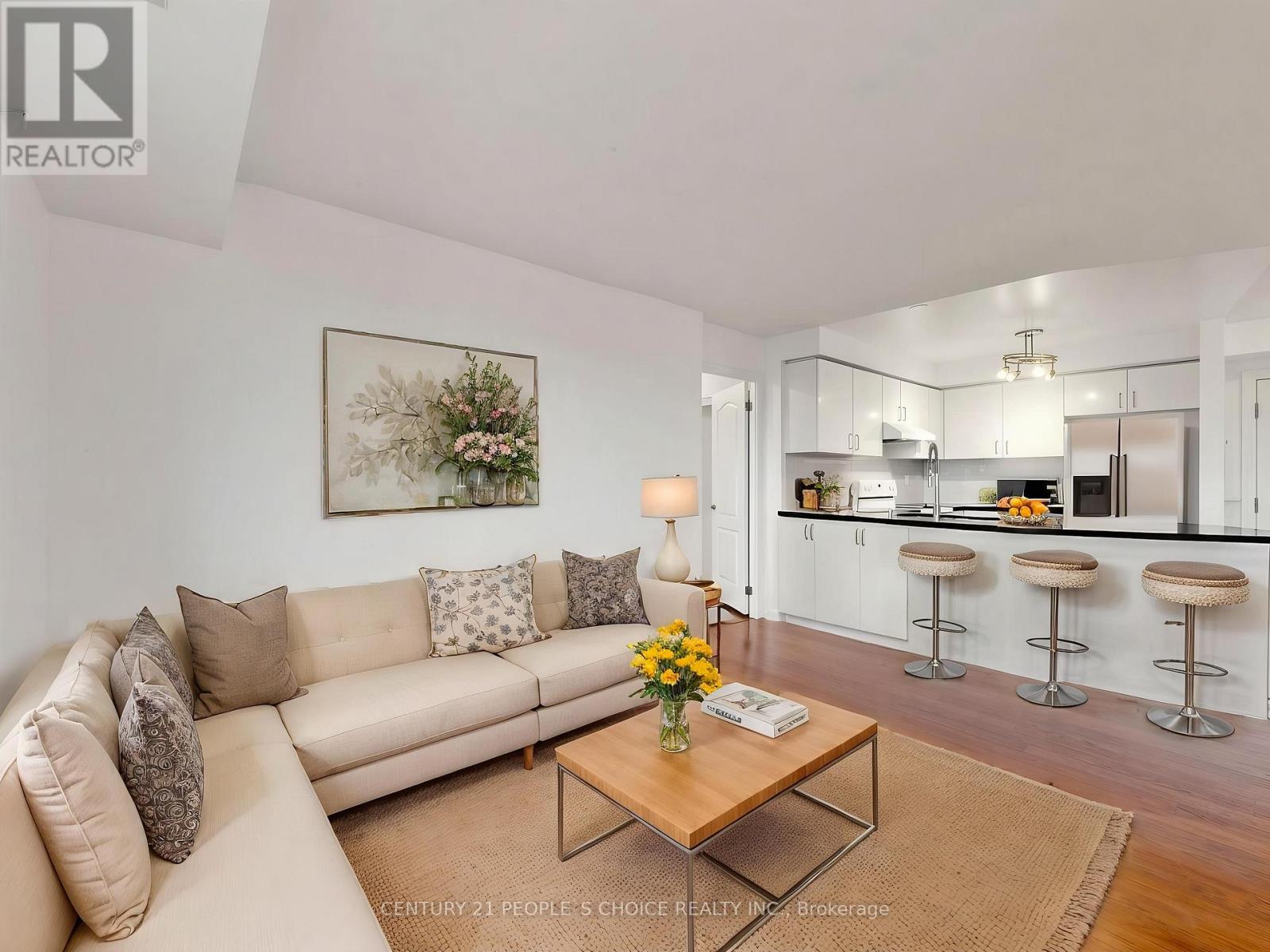 935 Sheppard Avenue West — photo 13