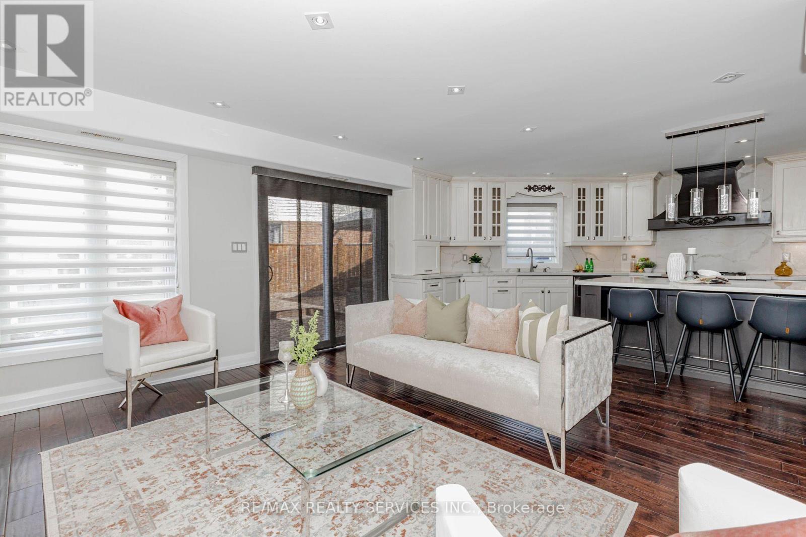 2 Gervais Drive — photo 25