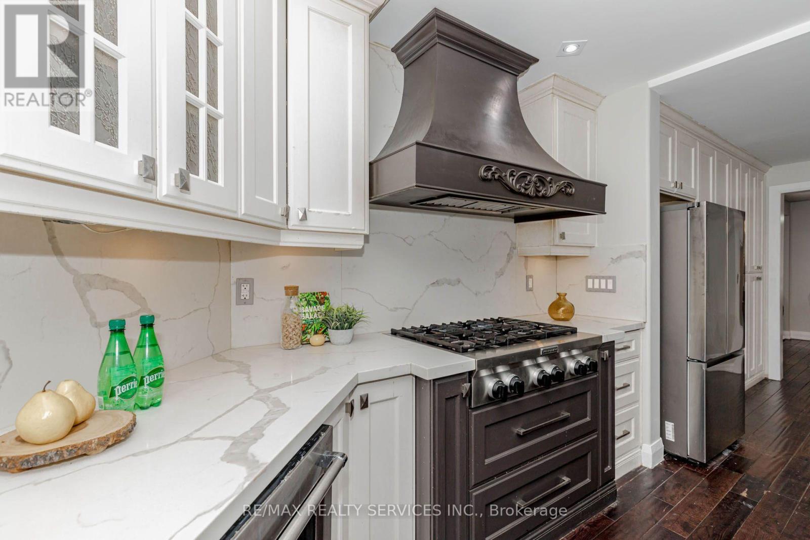 2 Gervais Drive — photo 20