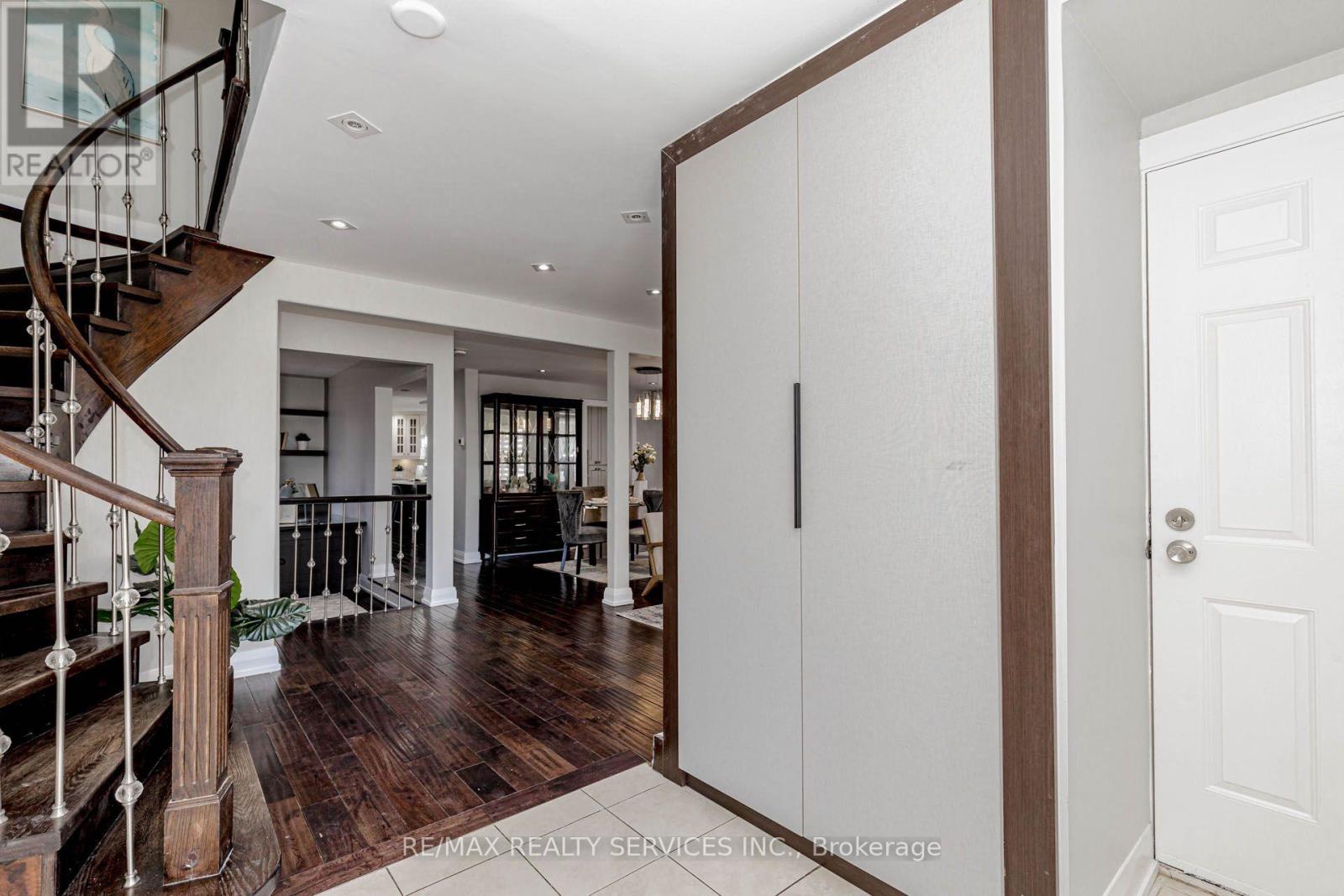 2 Gervais Drive — photo 4