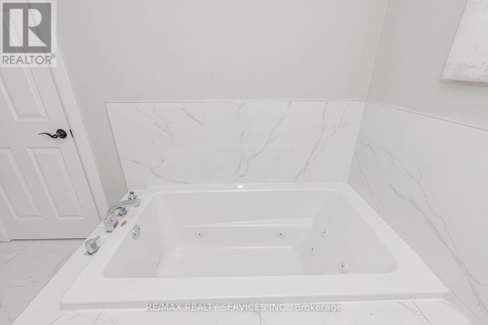 2 Gervais Drive — photo 31