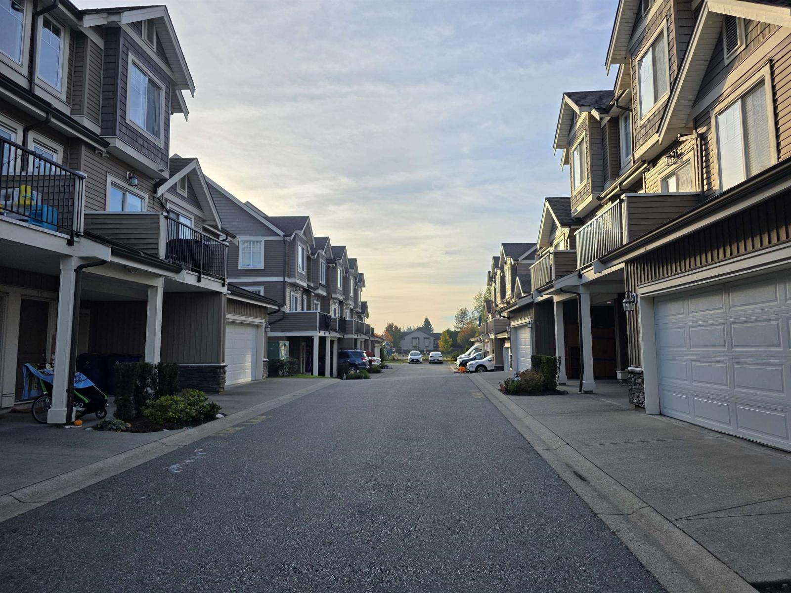 Photo of 3 32792 LIGHTBODY COURT 36