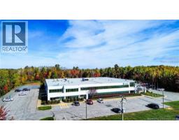 1850 Vanier Boulevard, photo 2