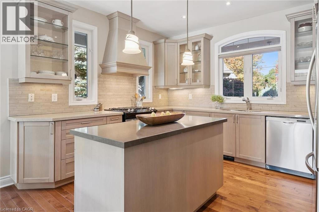 15 BREAKWATER Court - 13