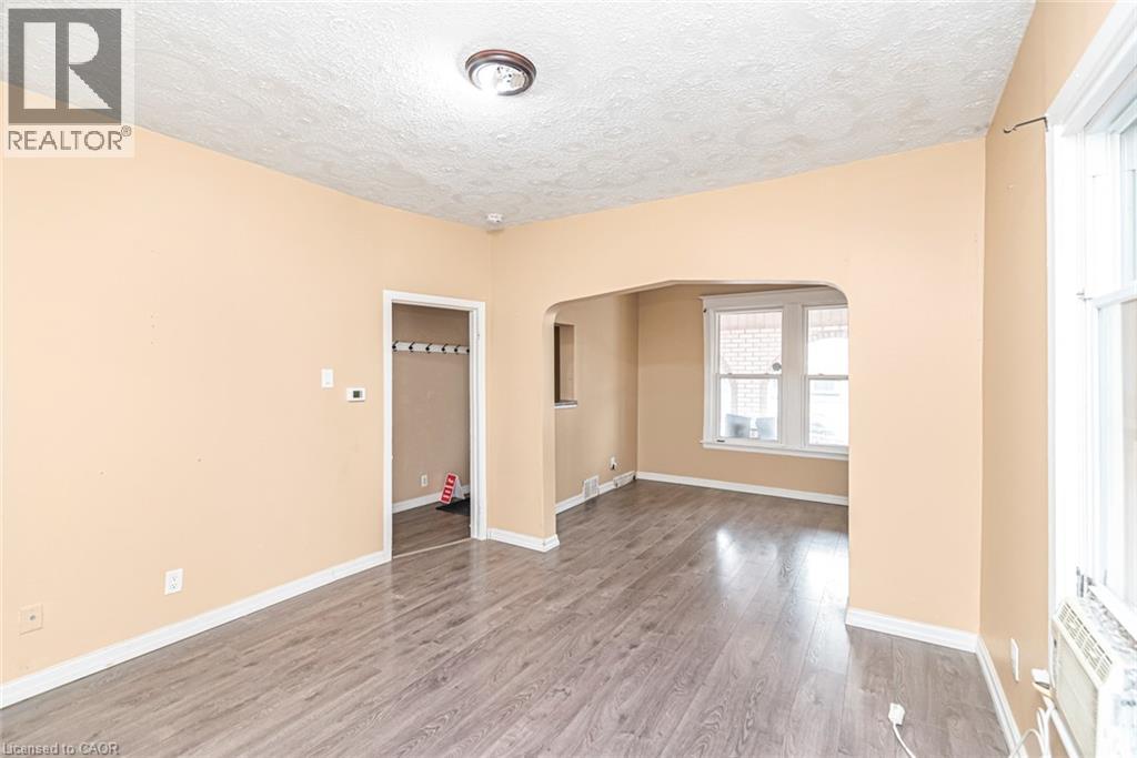 46 Holton Avenue North — photo 11