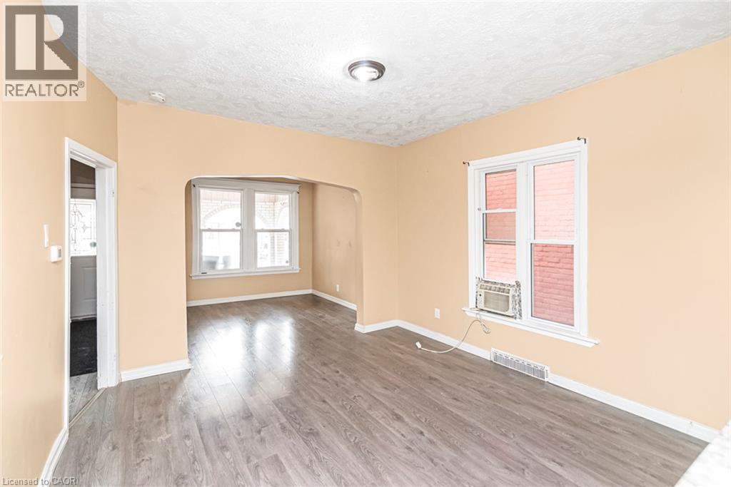 46 Holton Avenue North — photo 12