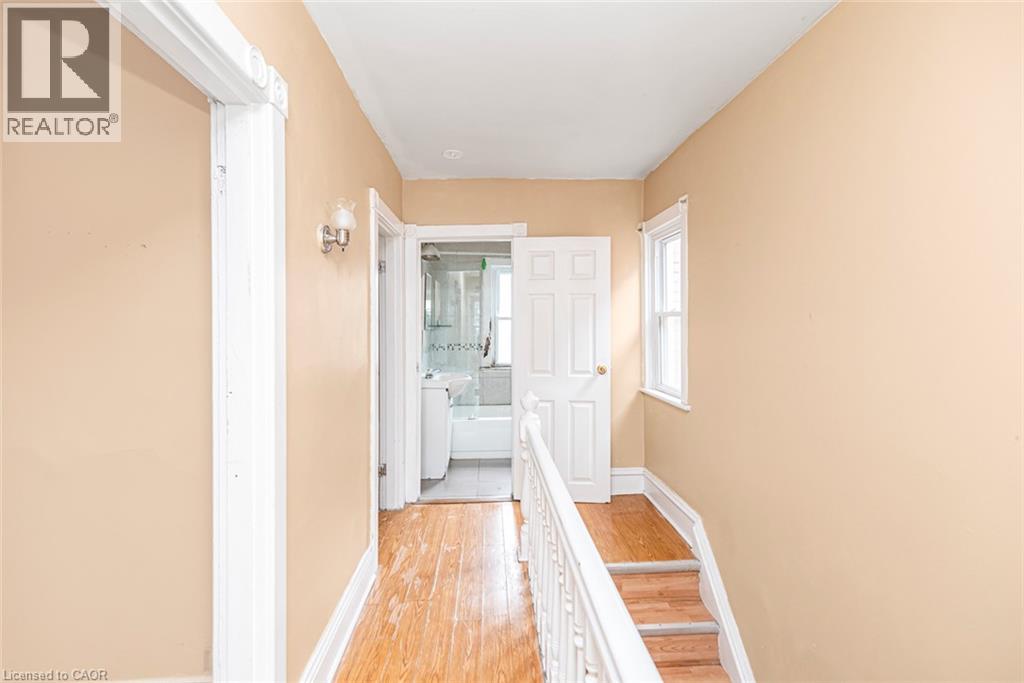 46 Holton Avenue North — photo 20