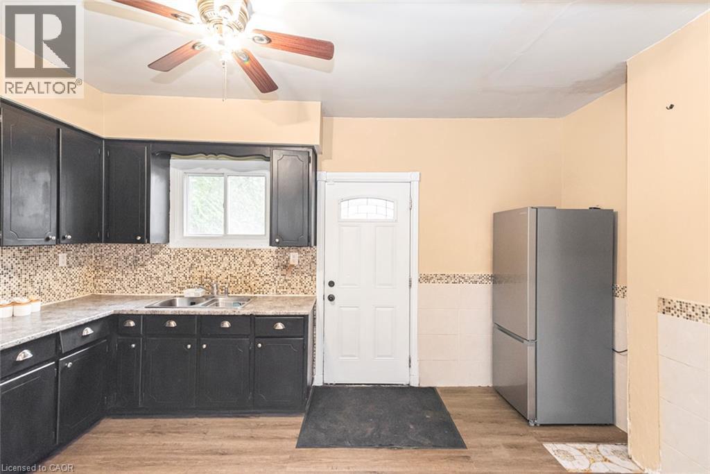 46 Holton Avenue North — photo 16
