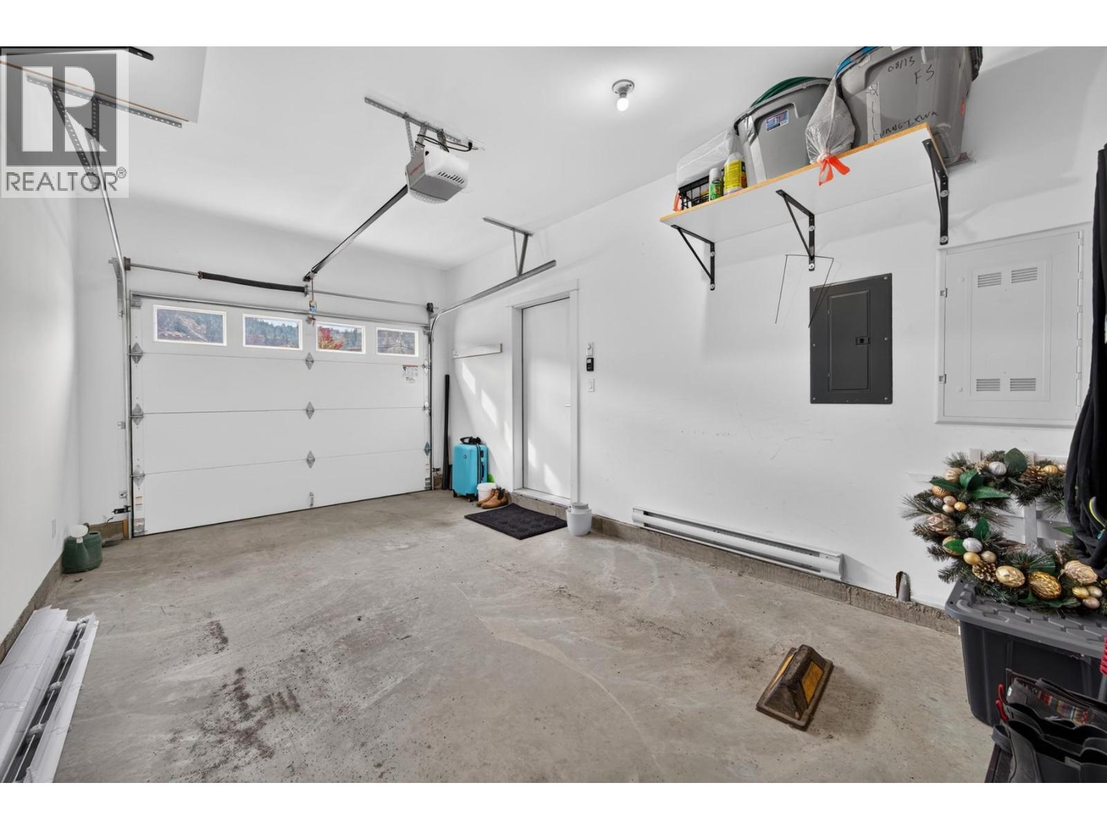 #102 8960 Dallas Drive - 32