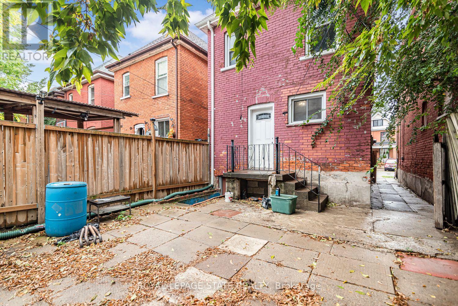 46 HOLTON AVENUE N - 36