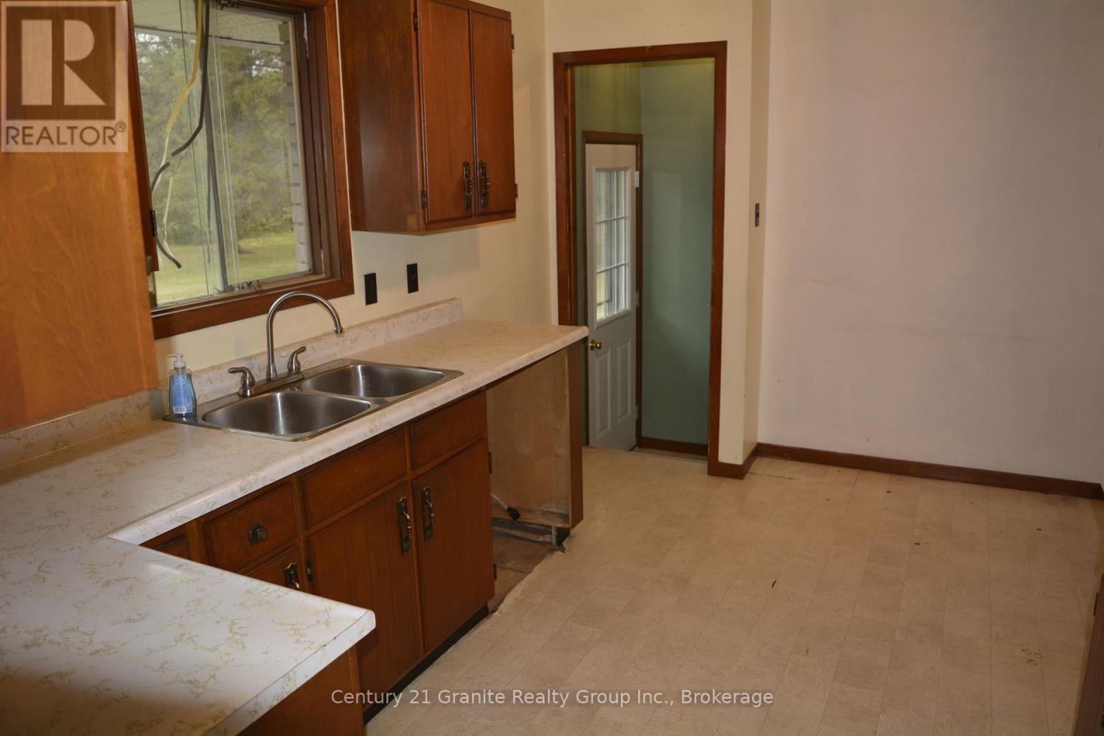 31289 HWY 62 N - 10