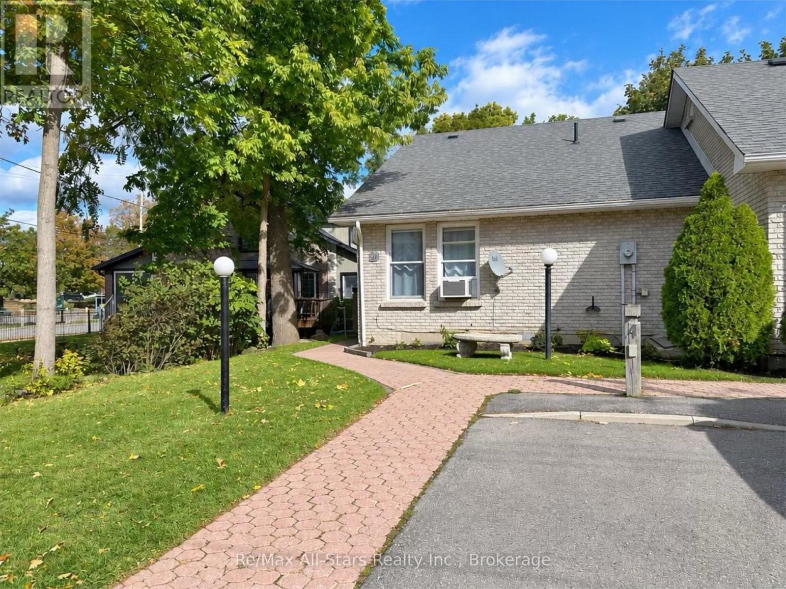 8 Sherwood Street