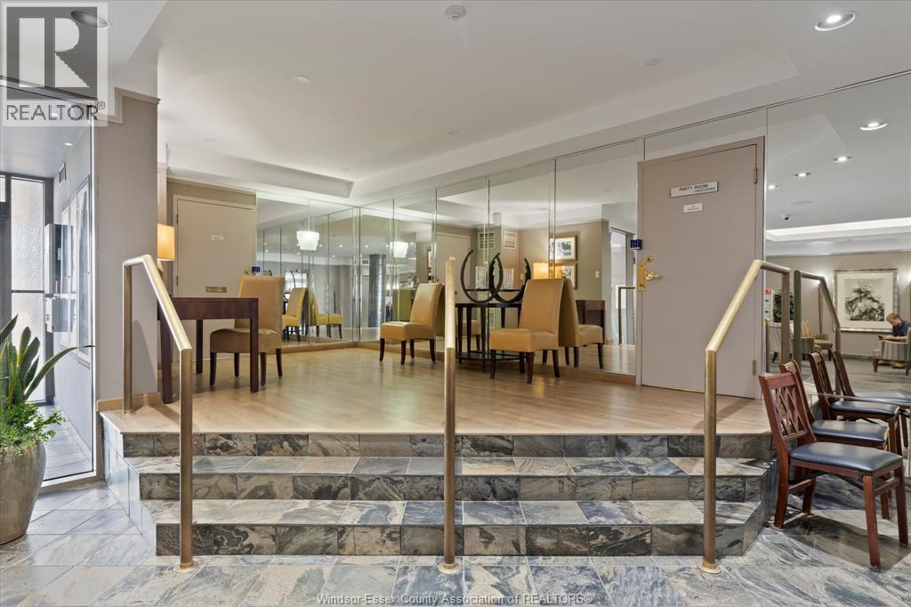 75 Riverside Drive East — photo 4