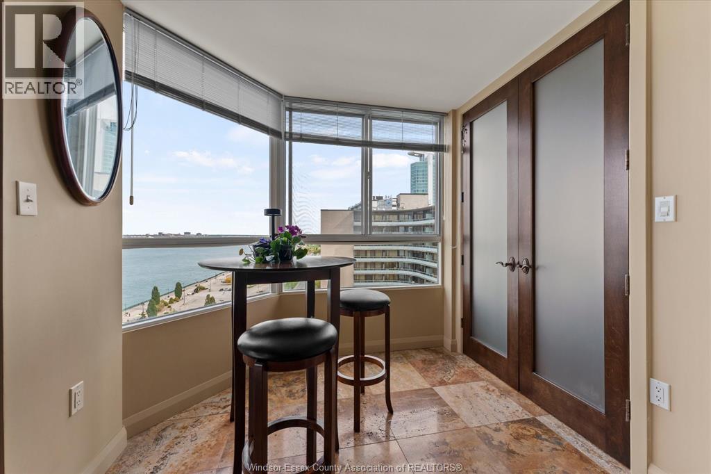75 Riverside Drive East — photo 23