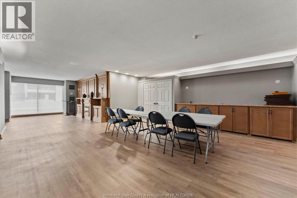 75 Riverside Drive East — photo 39