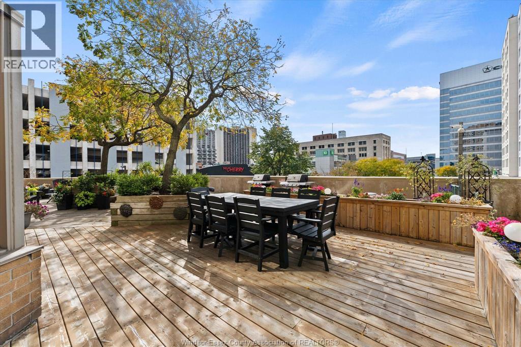 75 Riverside Drive East — photo 36