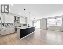 98 Lucas Crescent NW - photo 2