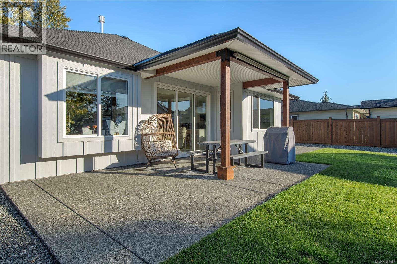 140 WALWORTH Rd, Campbell River - Image 1