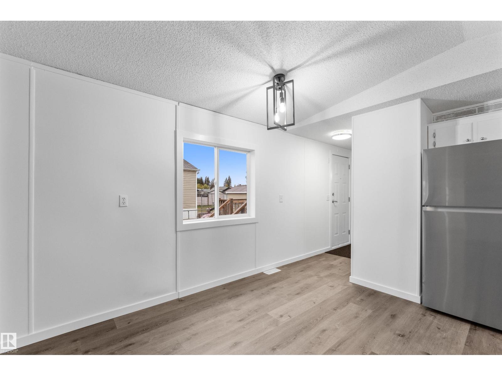 4731 50 ST - 9
