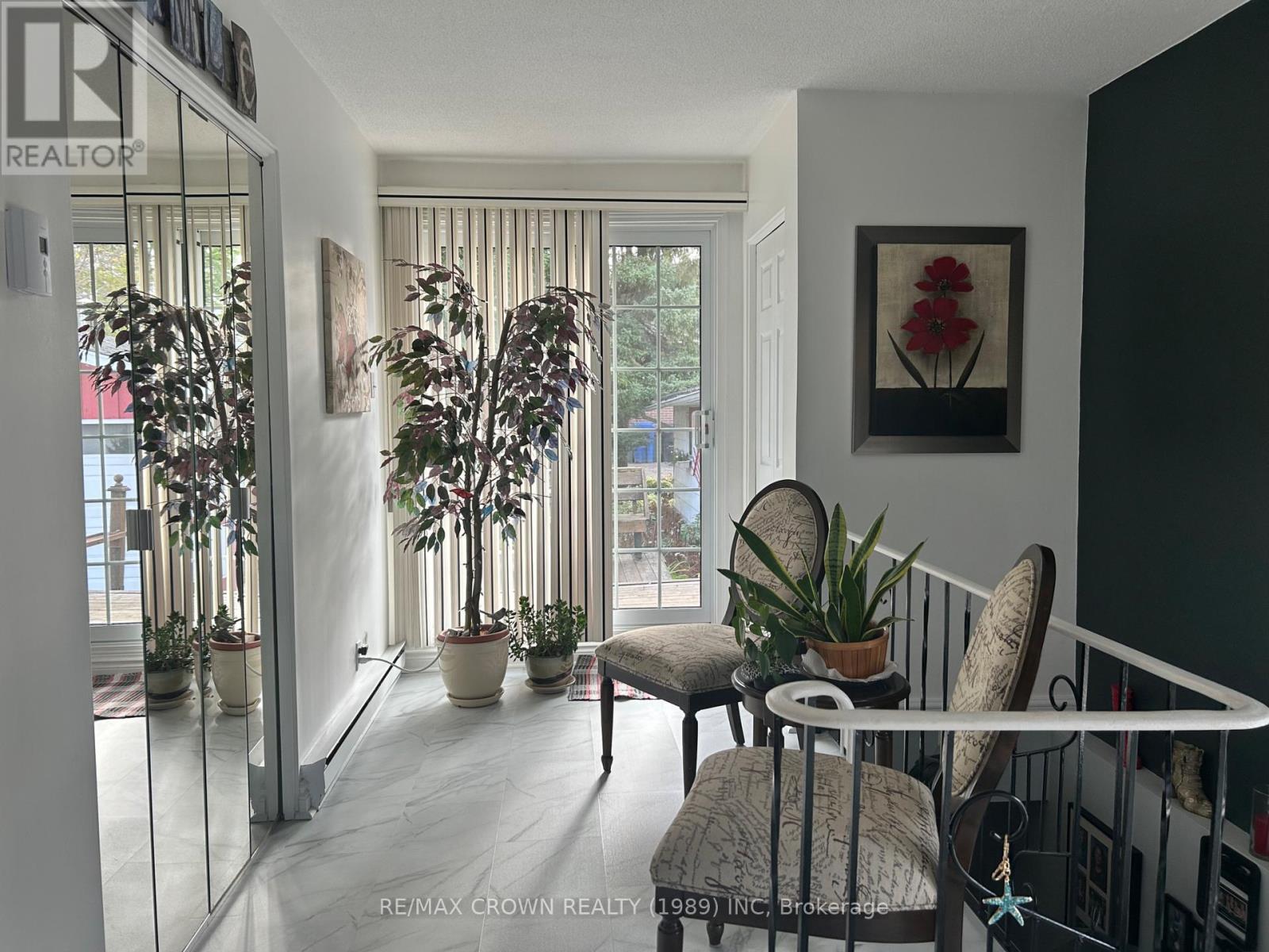 15 Lasalle Avenue — photo 12