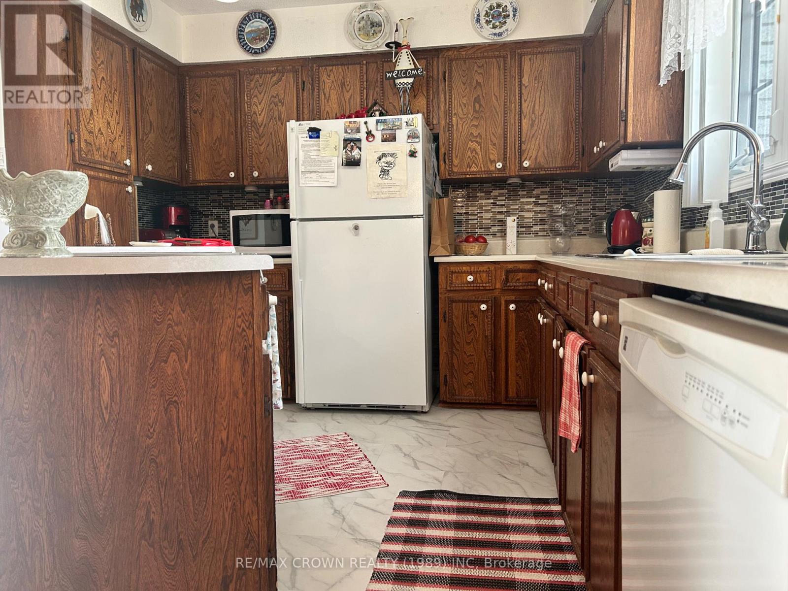 15 Lasalle Avenue — photo 16