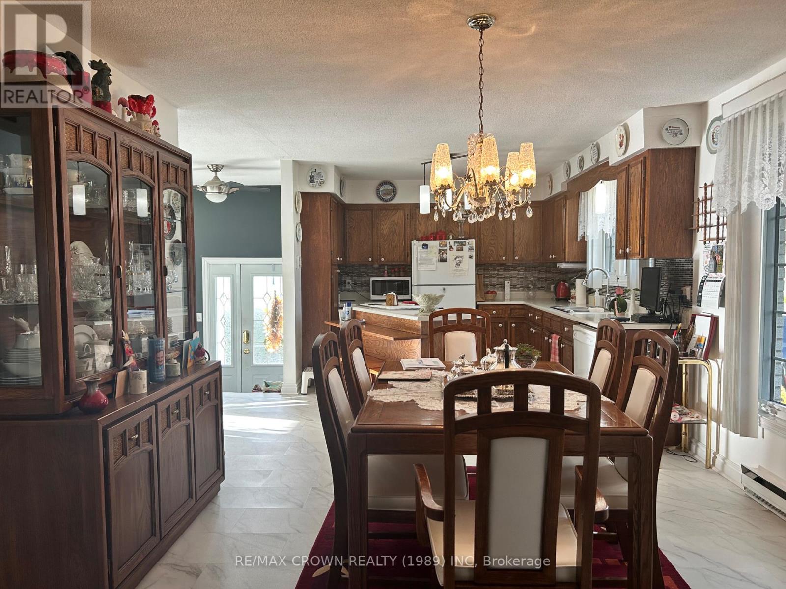 15 Lasalle Avenue — photo 23