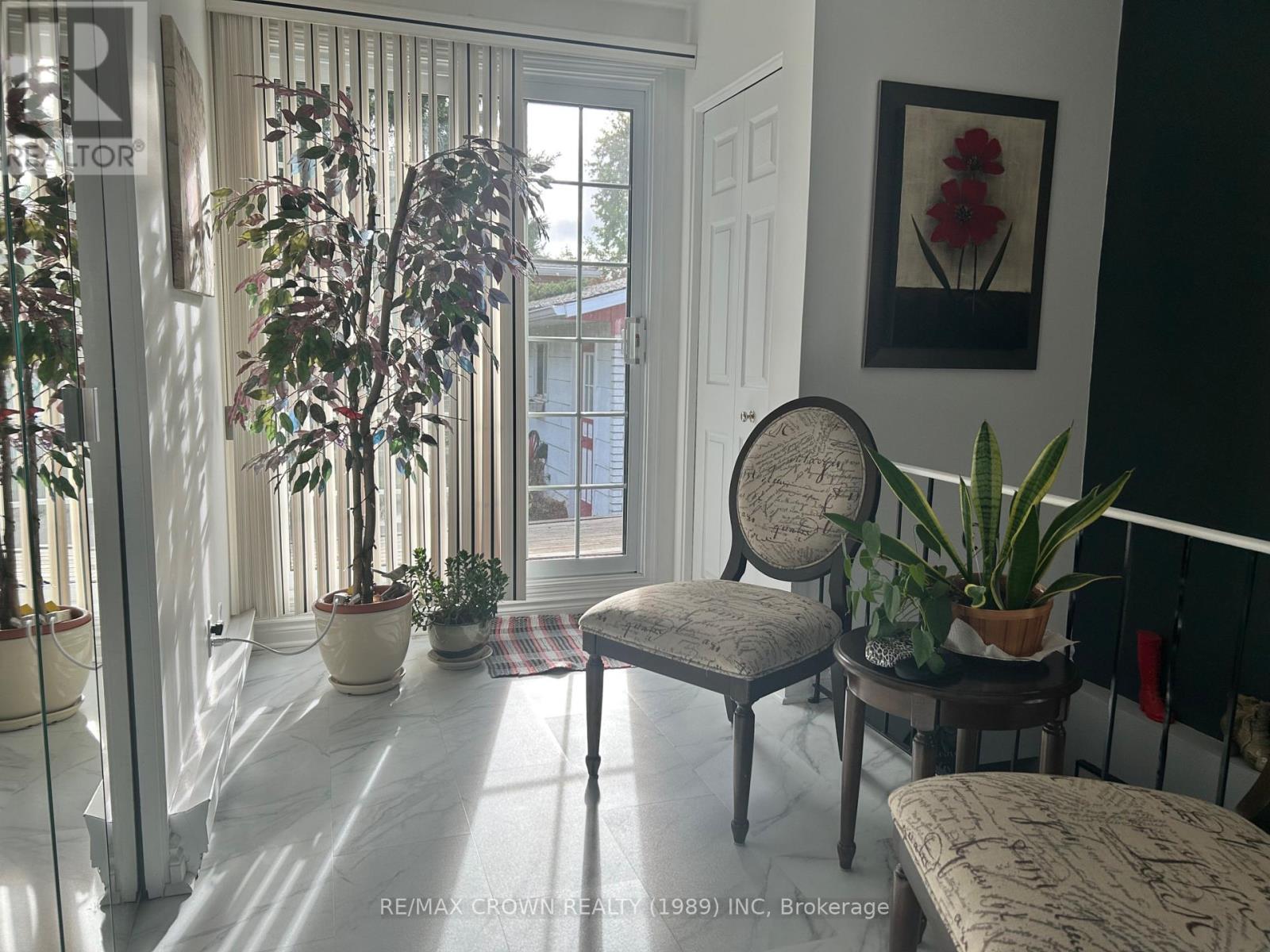 15 Lasalle Avenue — photo 24