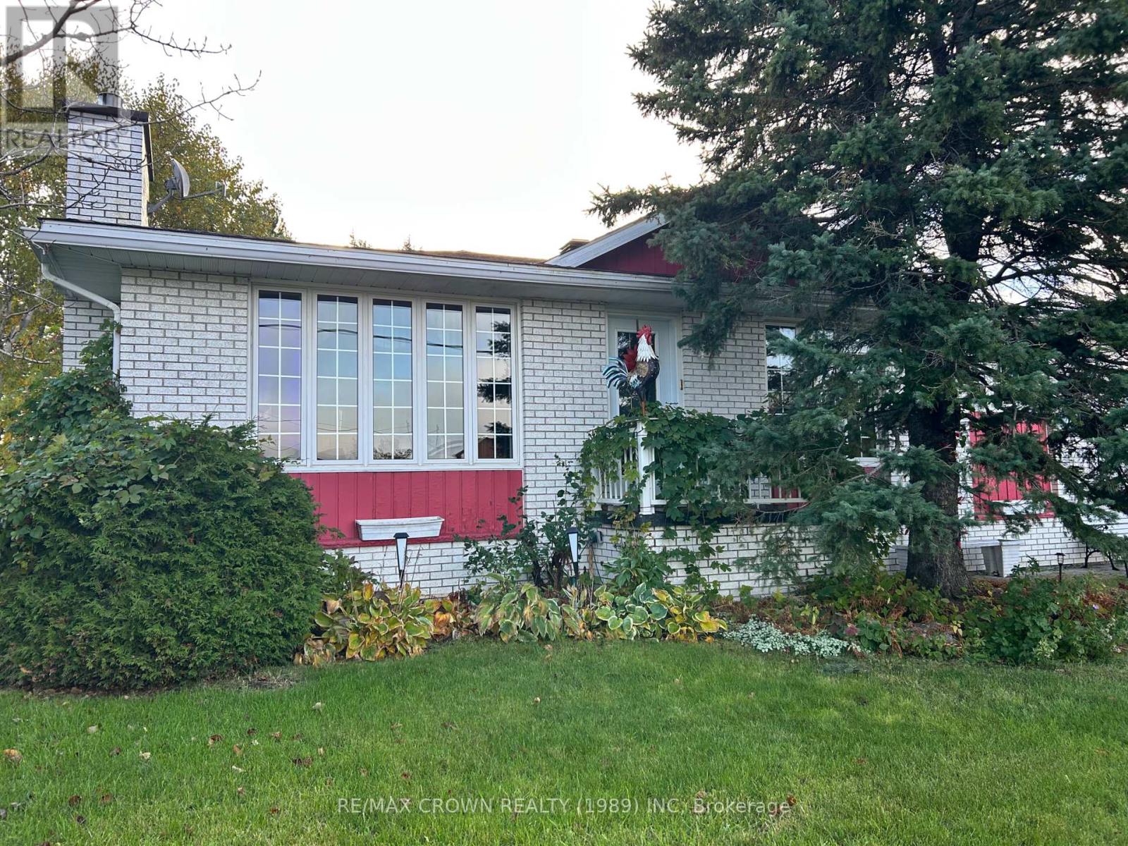 15 Lasalle Avenue — photo 3