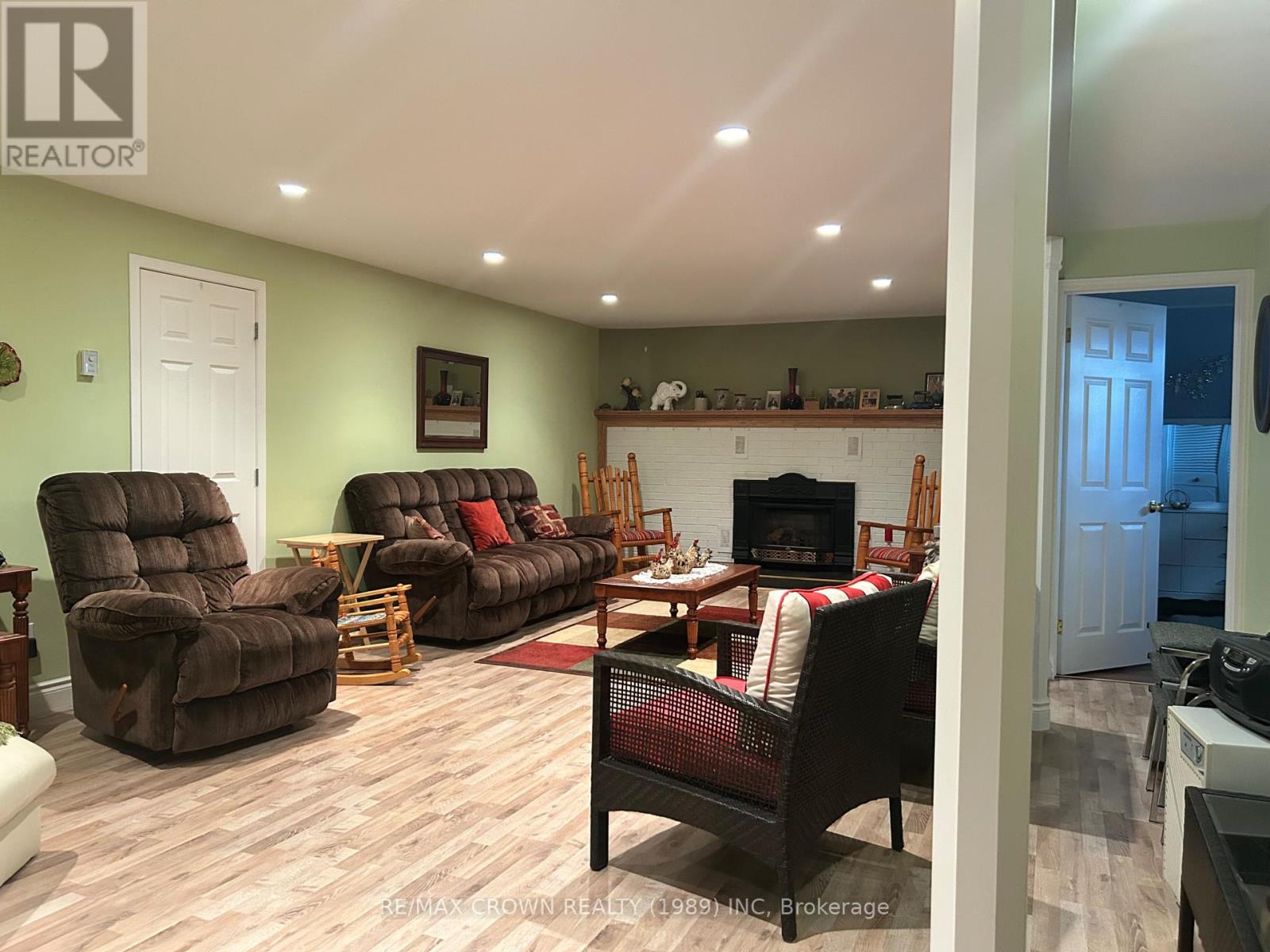 15 LASALLE AVENUE - 37