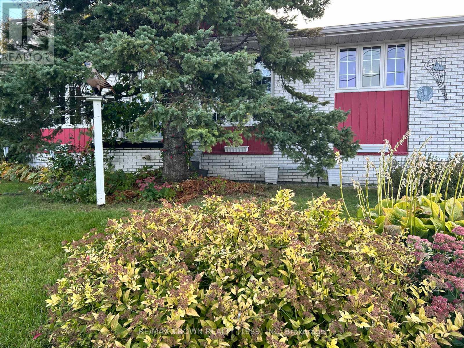 15 Lasalle Avenue — photo 4