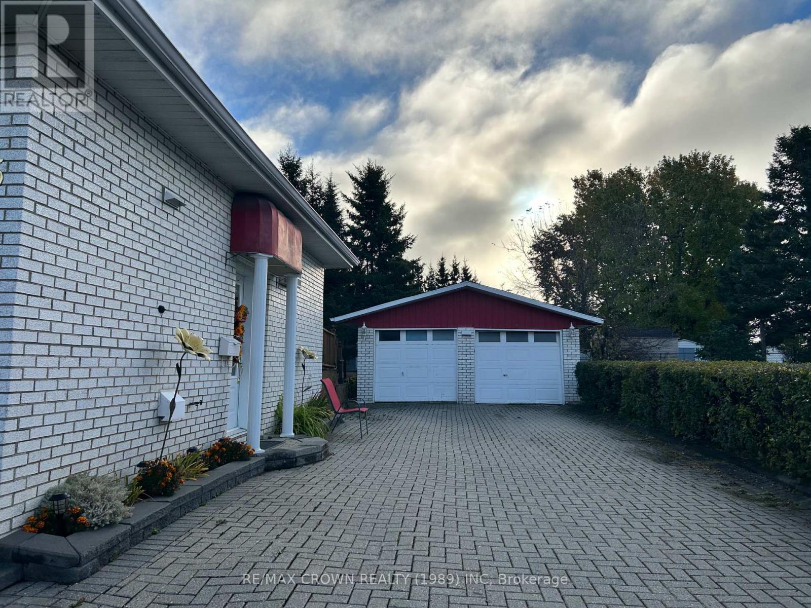15 LASALLE AVENUE - 7