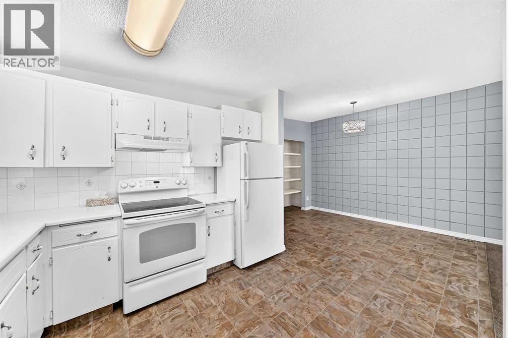7409 37 Avenue NW - photo 11