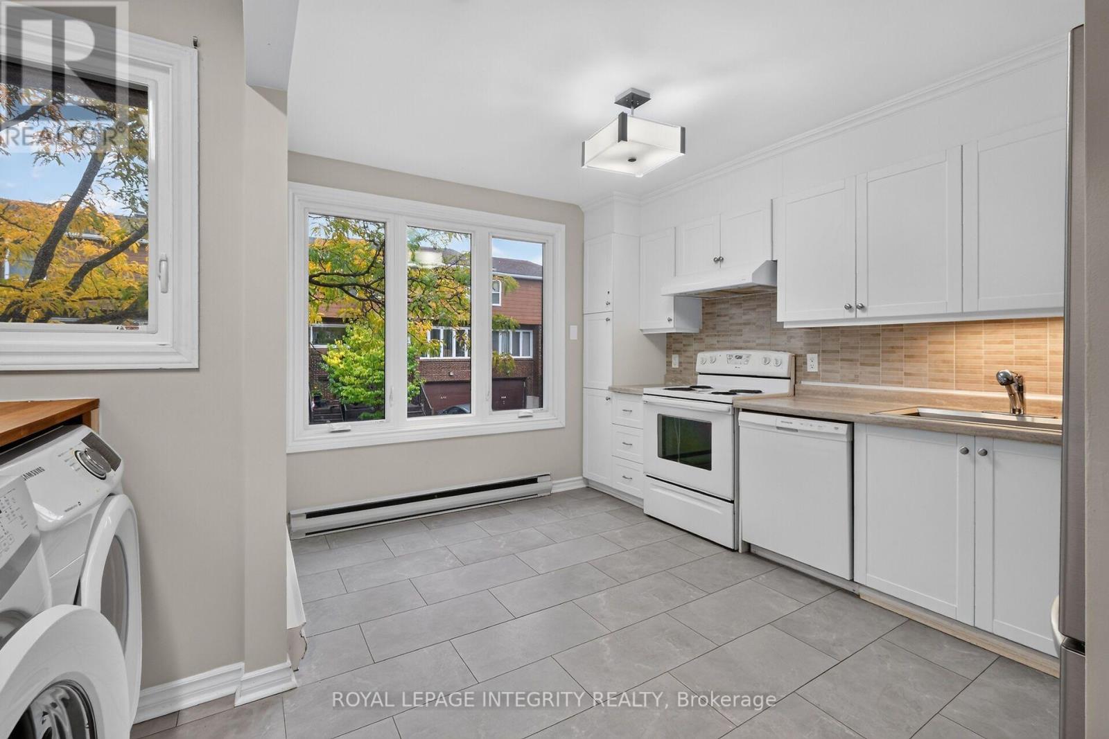 2155 Eric Crescent — photo 16