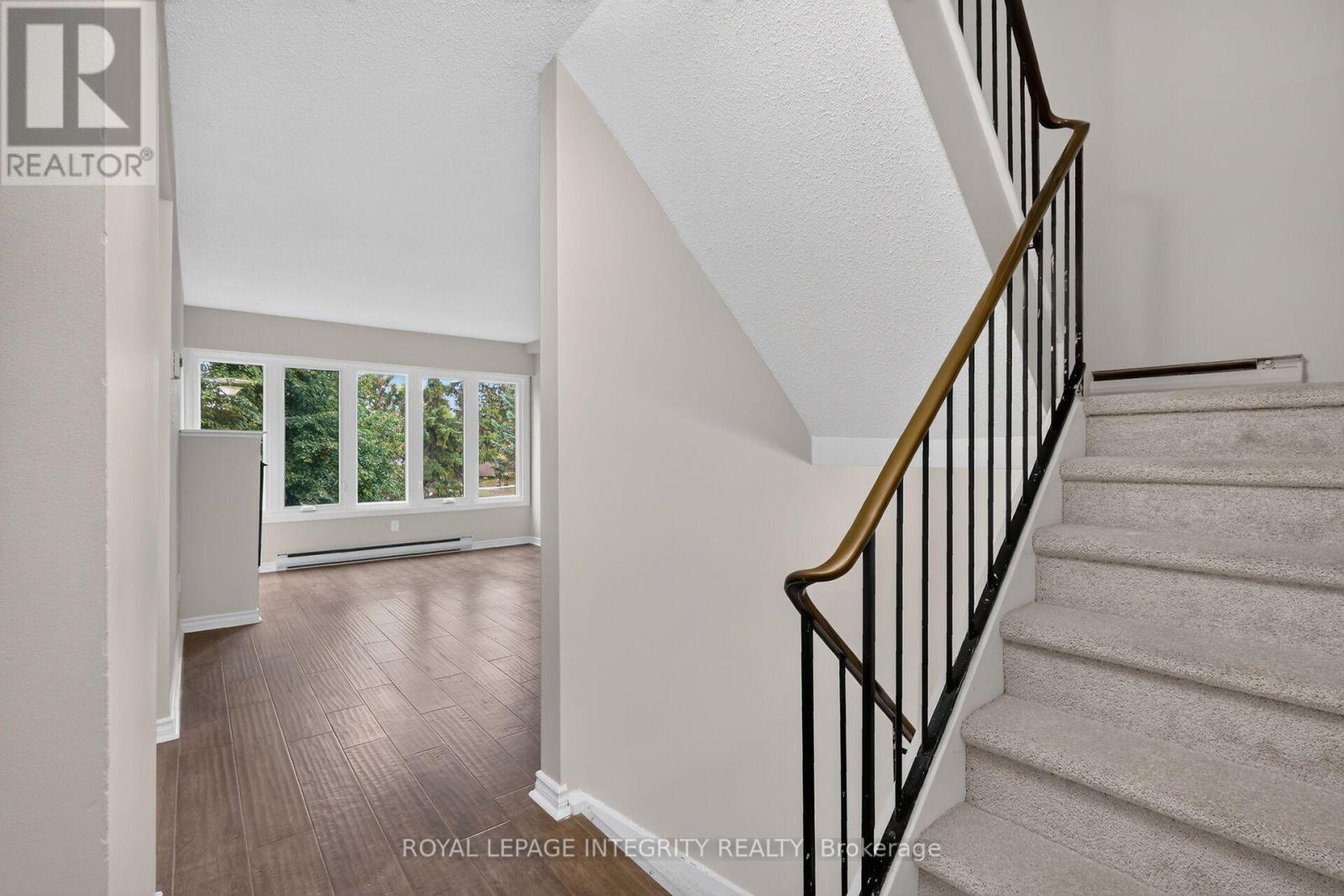 2155 Eric Crescent — photo 8
