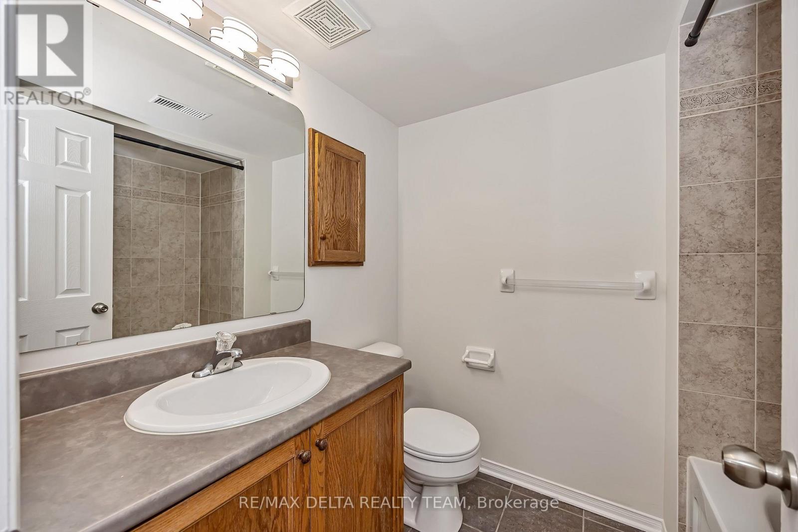 900 Longfields Drive — photo 21