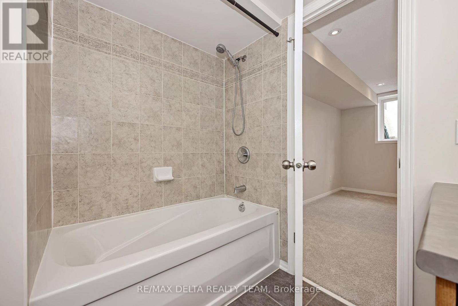 900 Longfields Drive — photo 22
