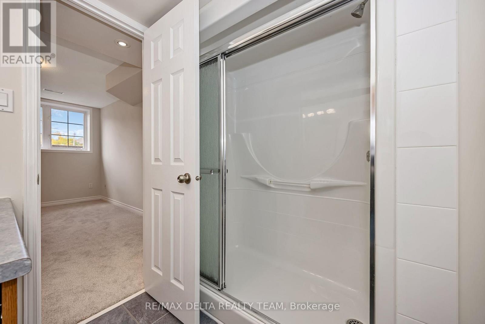 900 Longfields Drive — photo 27