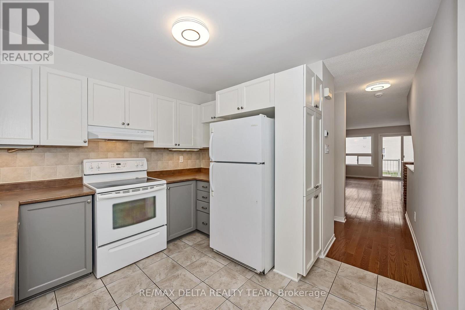 900 Longfields Drive — photo 8