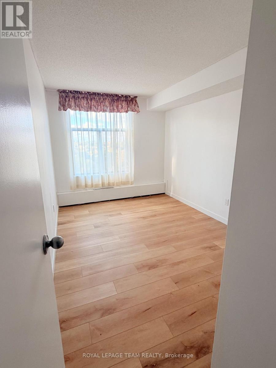 2759 Carousel Crescent — photo 10