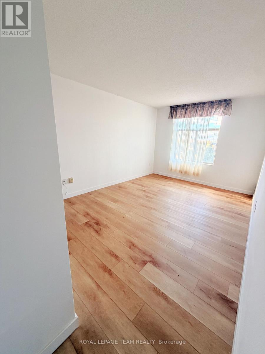 2759 Carousel Crescent — photo 11