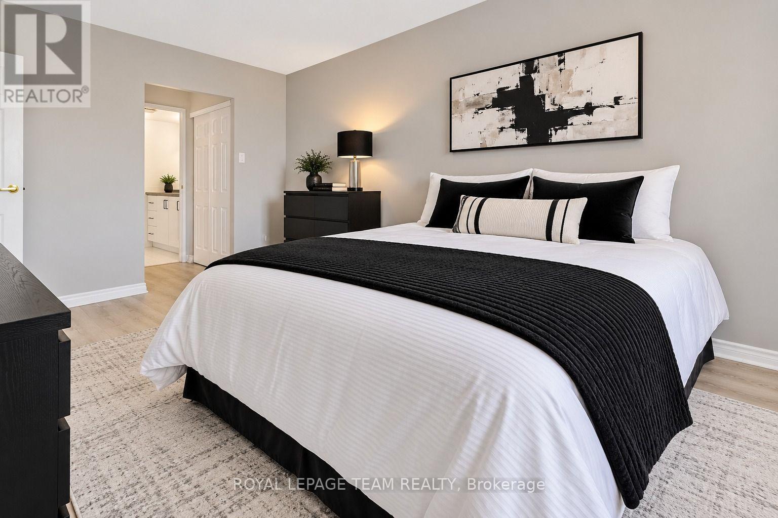 2759 Carousel Crescent — photo 8