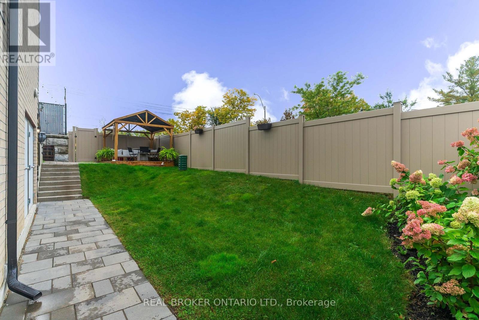 300 Foliage Private — photo 33