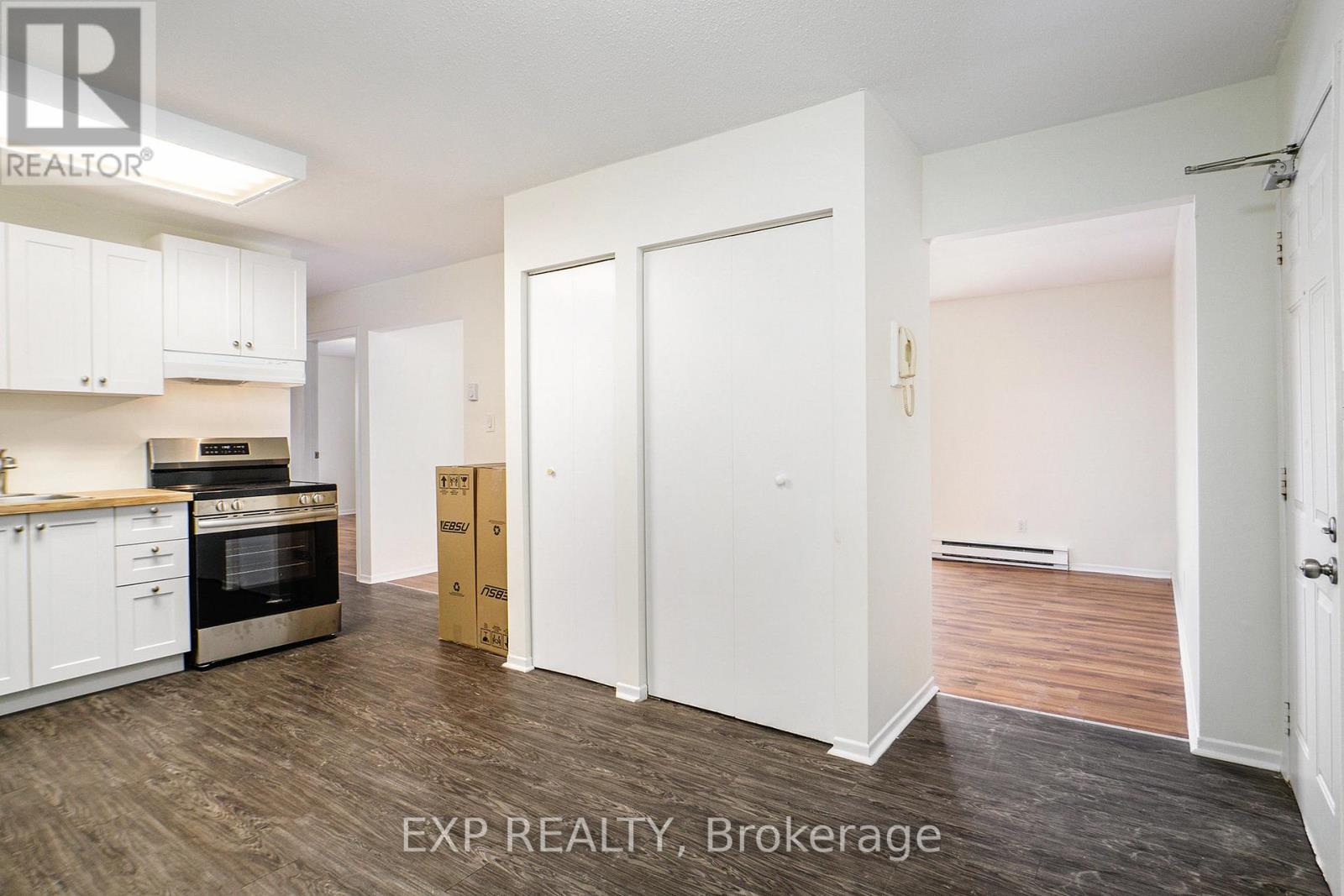 875 Laurier Street — photo 10