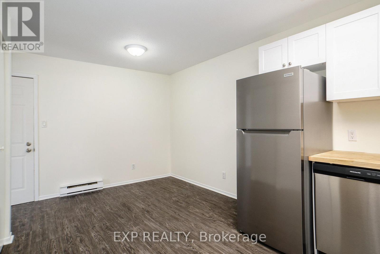 875 Laurier Street — photo 13